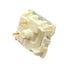 Onderkant van een Gateron KS-9 Blue Switch met twee koperkleurige pinnen
